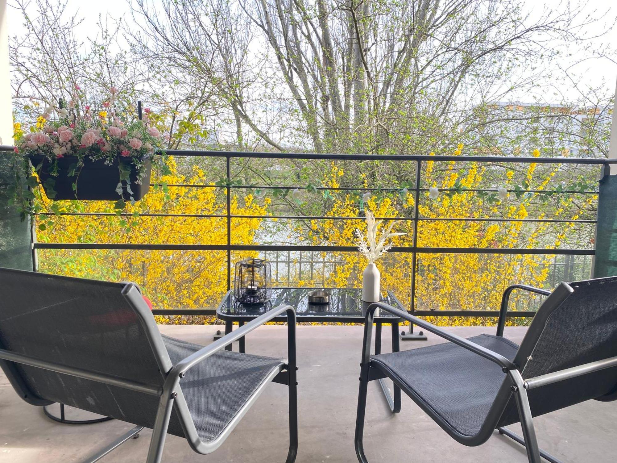 Cozy Riverfront Living, 5-Min Walk To Riverside Train Neuilly-Plaisance Ngoại thất bức ảnh